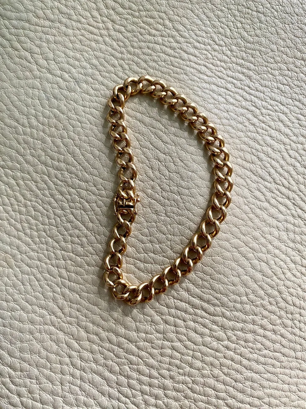1932 Puffed curb link bracelet in 18k gold - by Gustaf Möllenborg - 8.25inch length