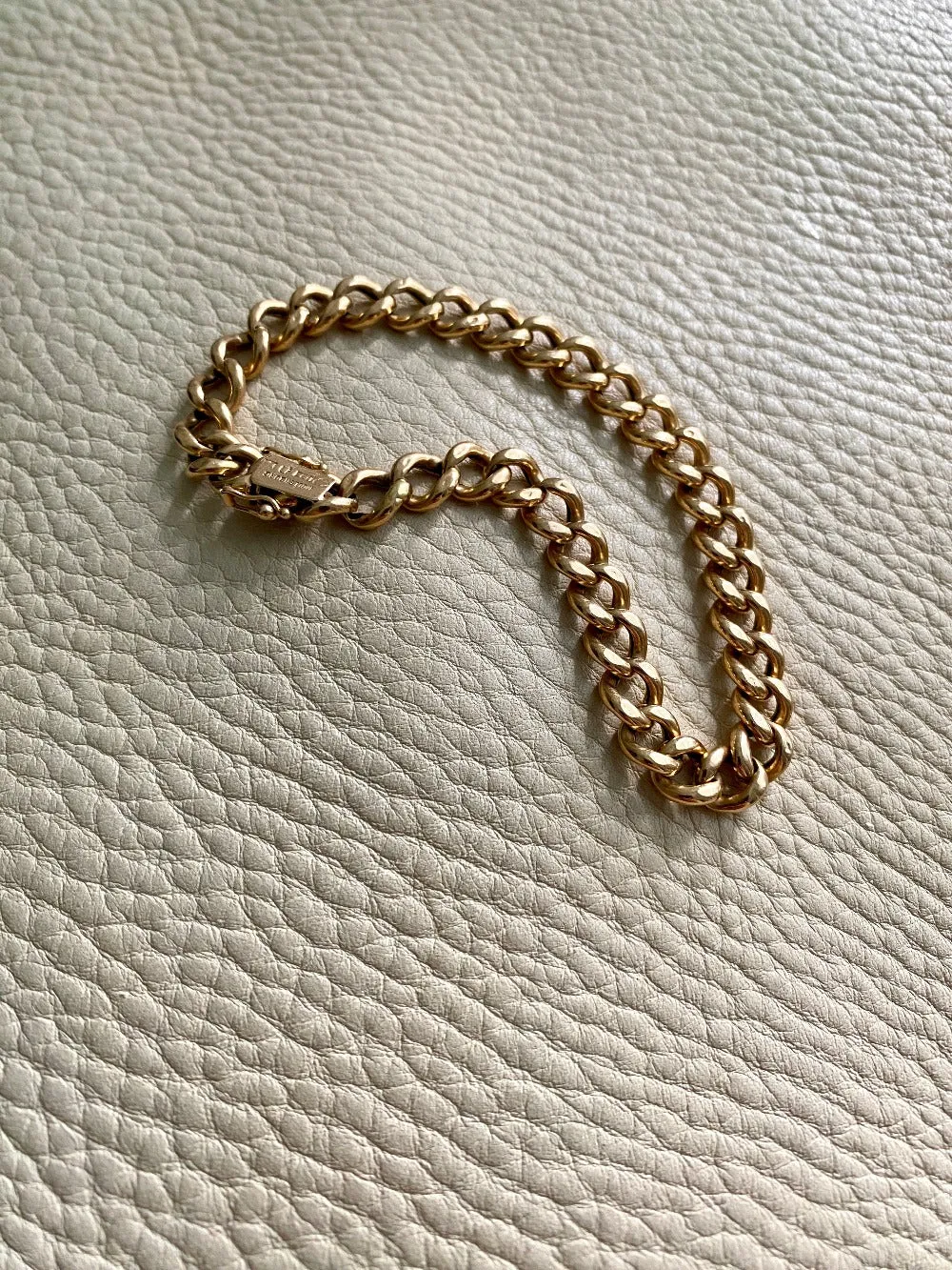 1932 Puffed curb link bracelet in 18k gold - by Gustaf Möllenborg - 8.25inch length