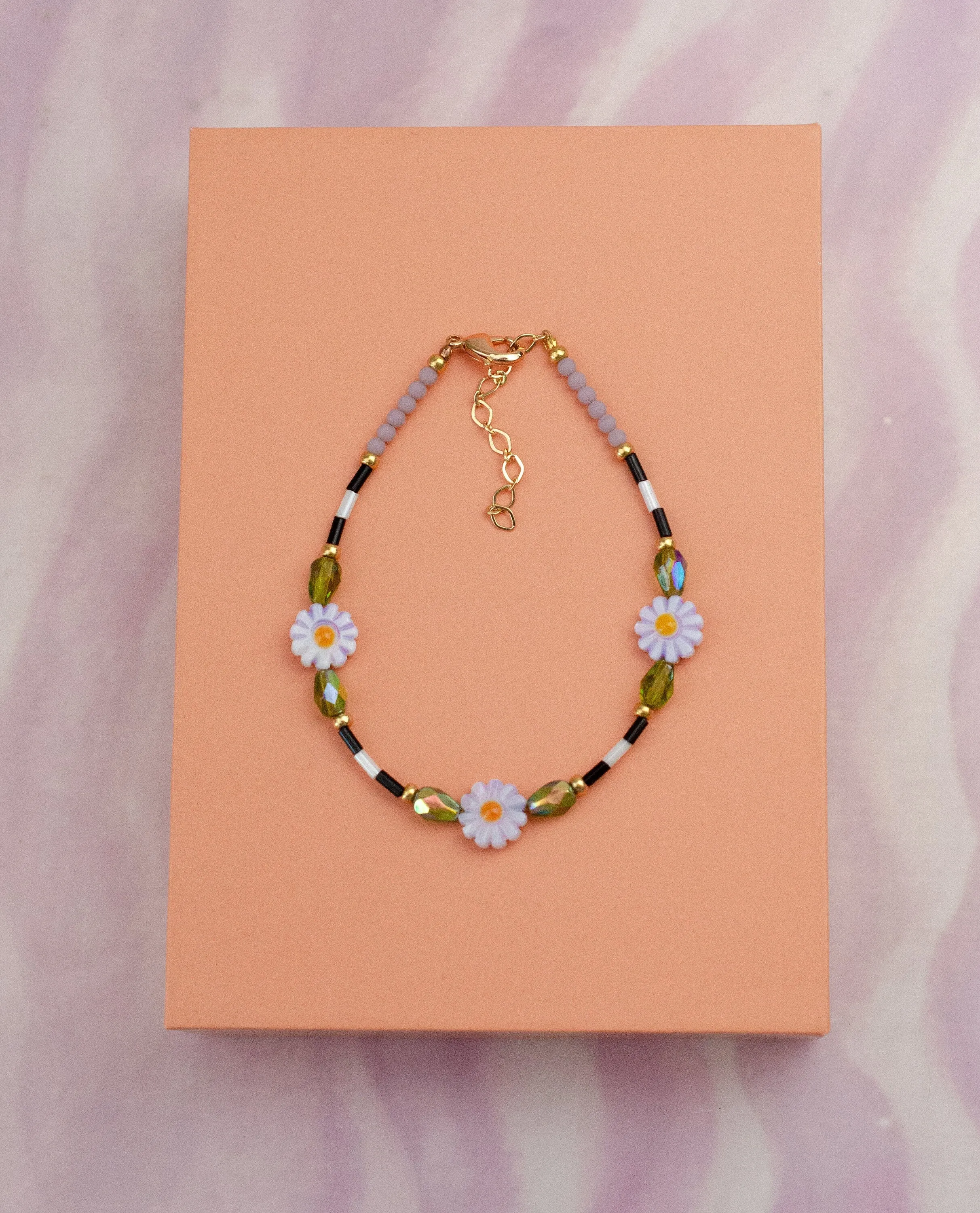 Beaded flower bracelet, purple flower bracelet, floral bracelet, Flower Charm Bracelet, handmade beaded bracelet,Dainty Bracelet,
