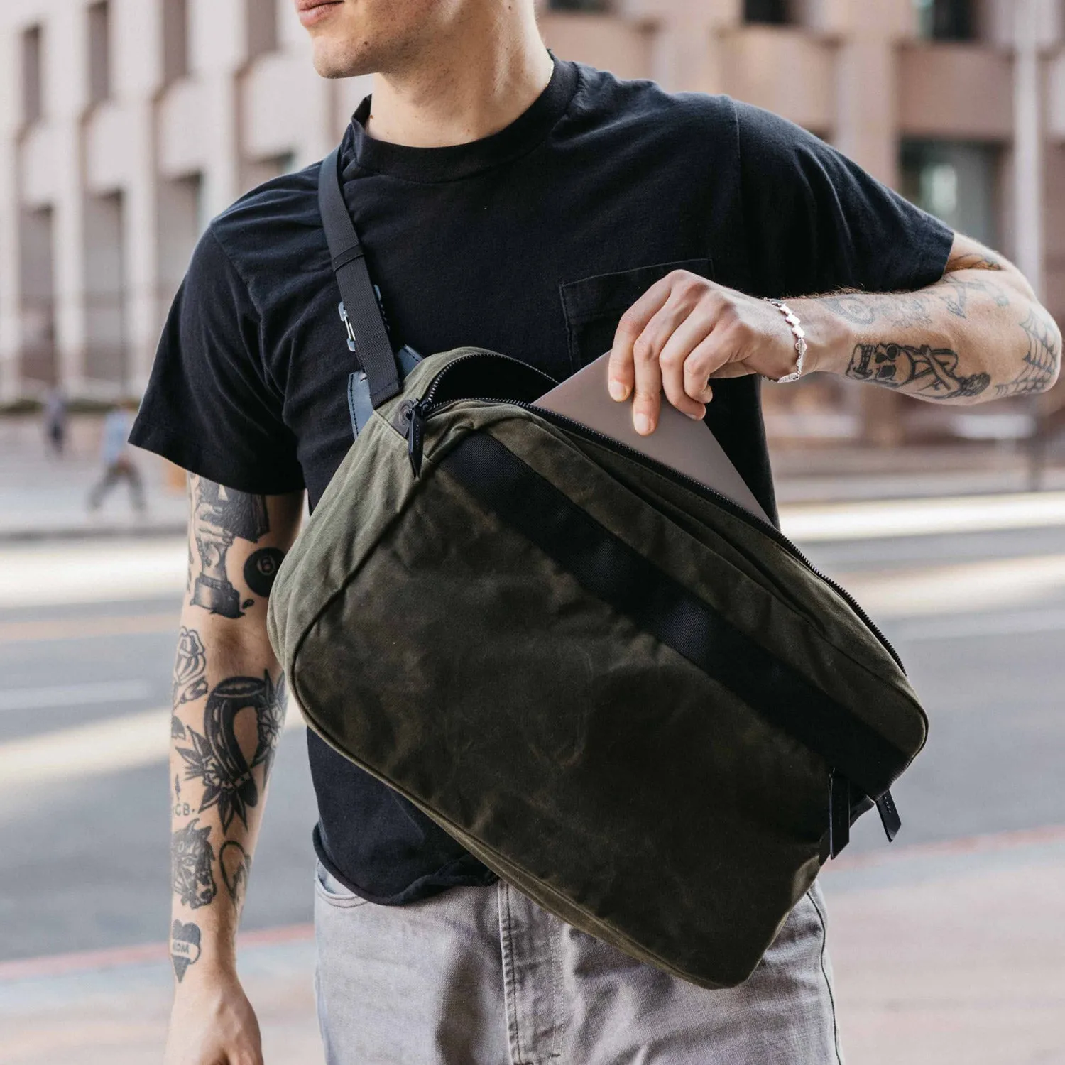Canyon Crossbody Large - Onyx Waxed Canvas