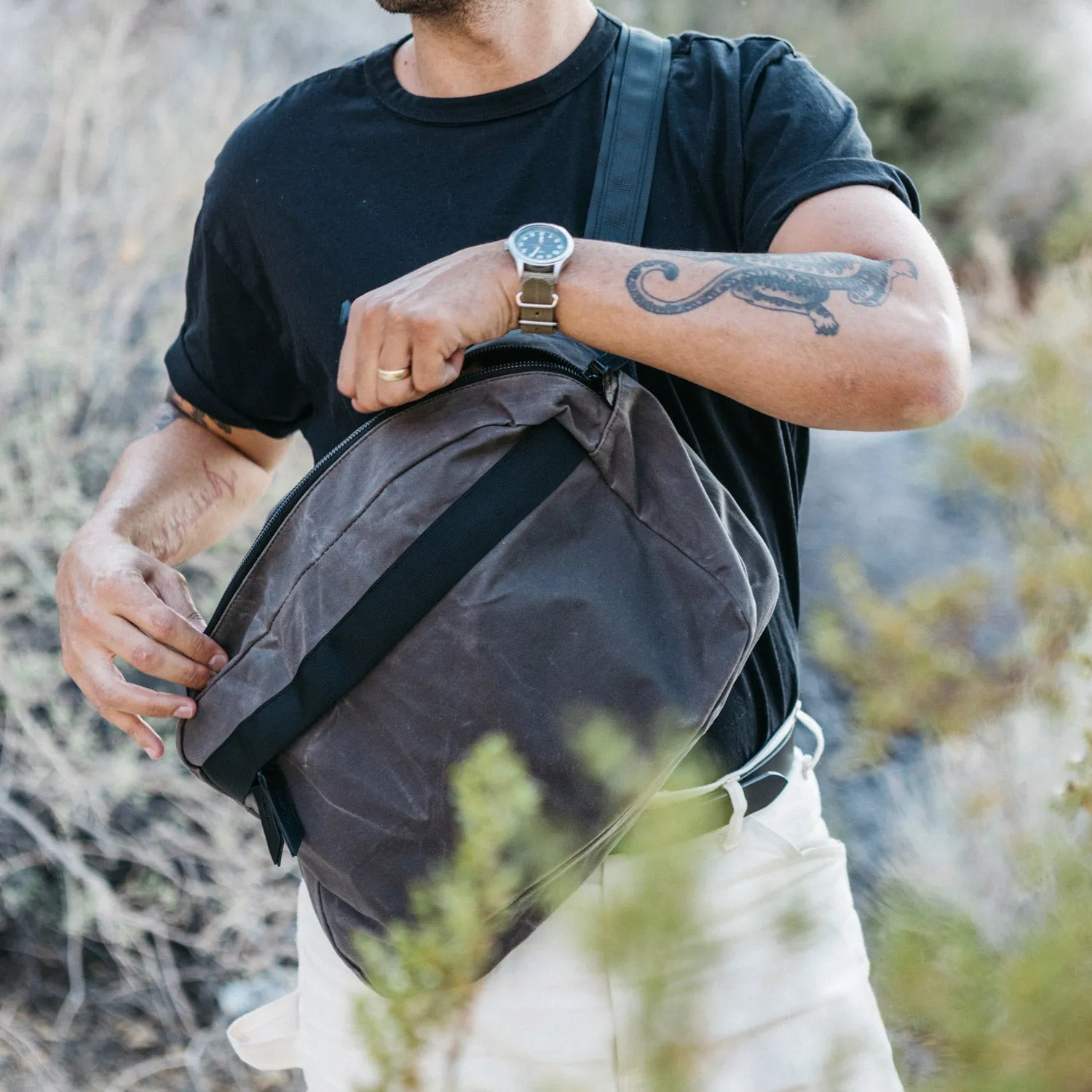 Canyon Crossbody Large - Onyx Waxed Canvas