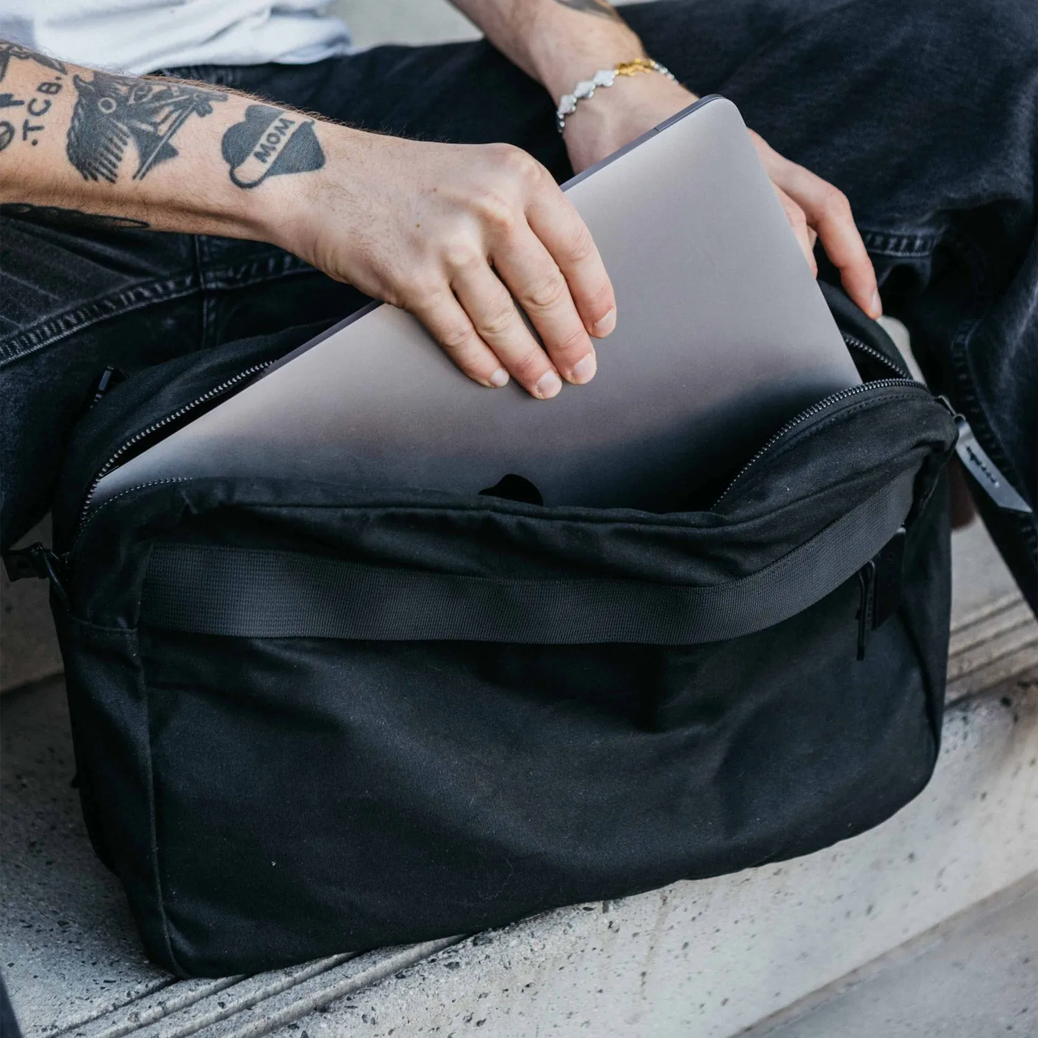 Canyon Crossbody Large - Onyx Waxed Canvas