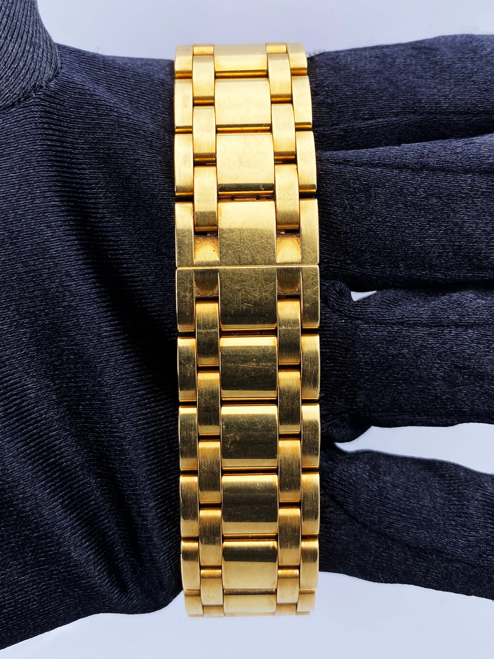 Cartier Tank Americaine Large W2603156 18K Yellow Gold Mens Watch