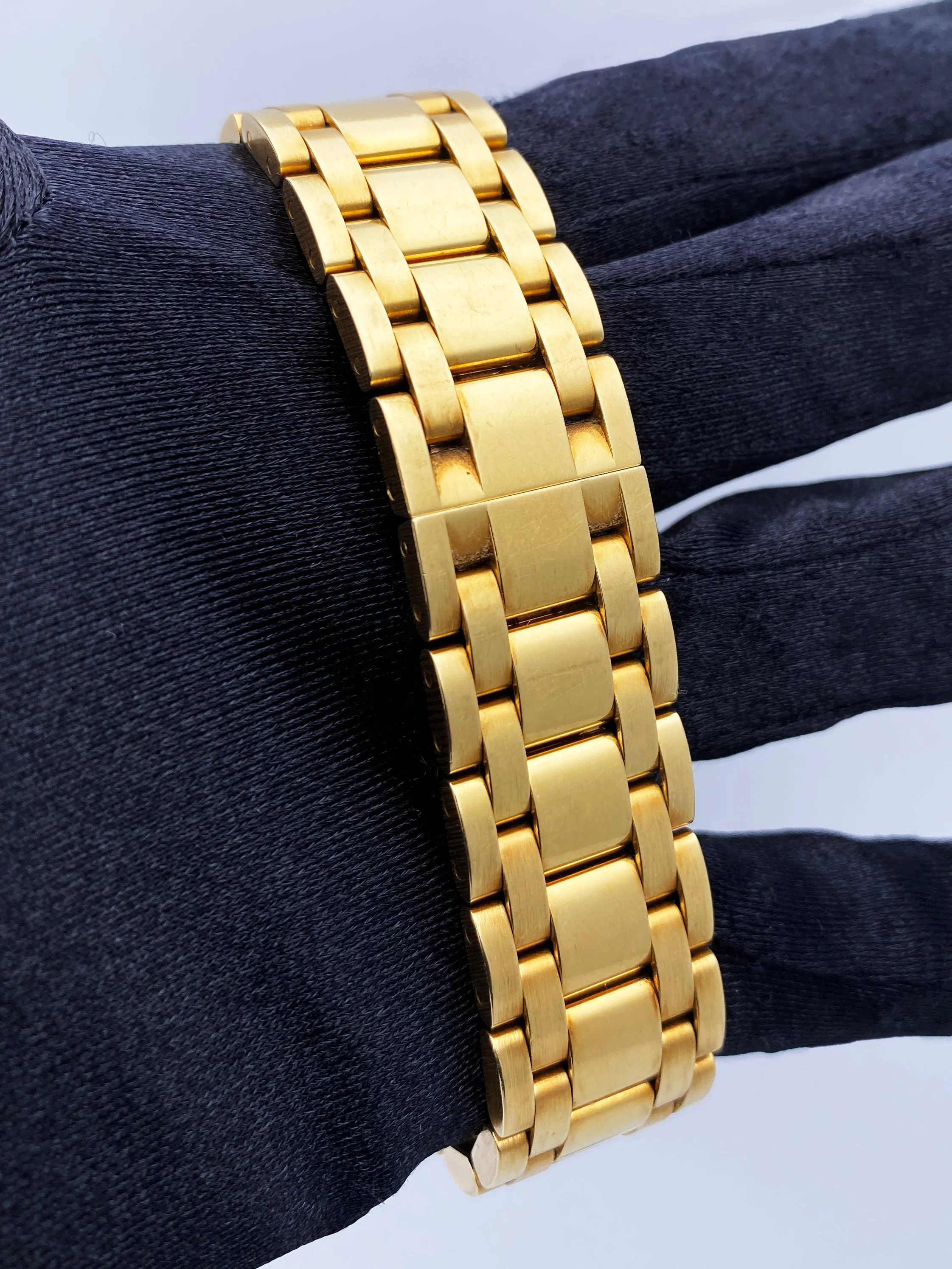 Cartier Tank Americaine Large W2603156 18K Yellow Gold Mens Watch