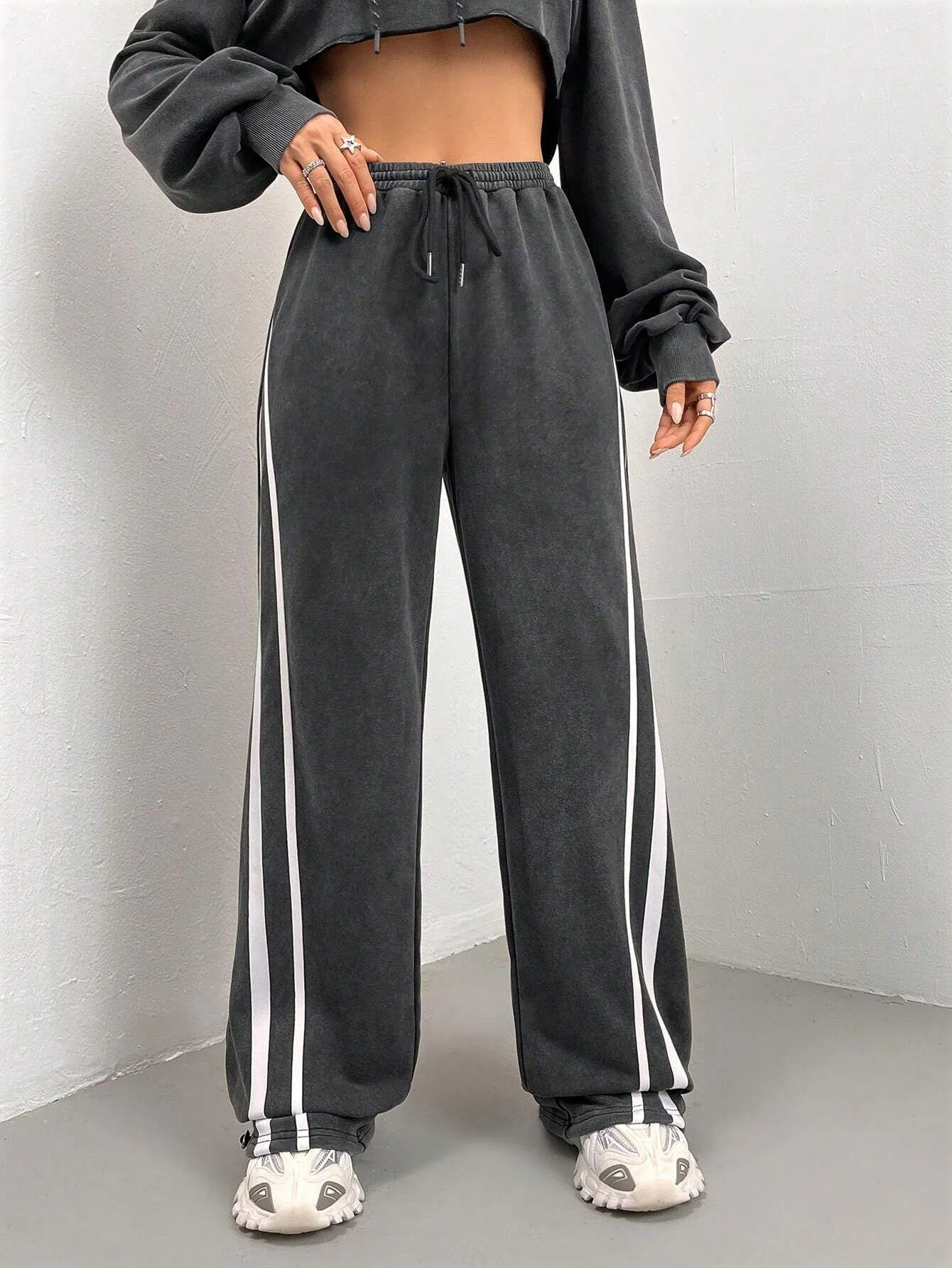 Contrast Tape Drawstring Sweatpants – Stylish & Comfortable