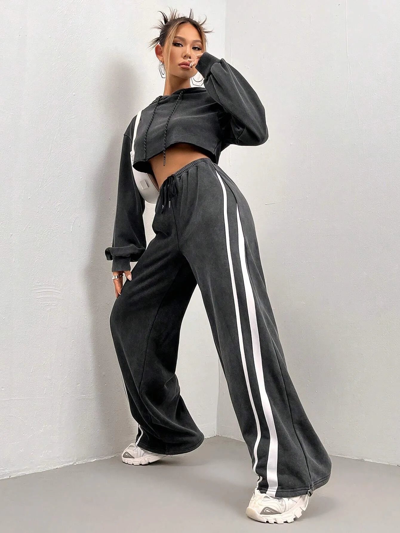 Contrast Tape Drawstring Sweatpants – Stylish & Comfortable