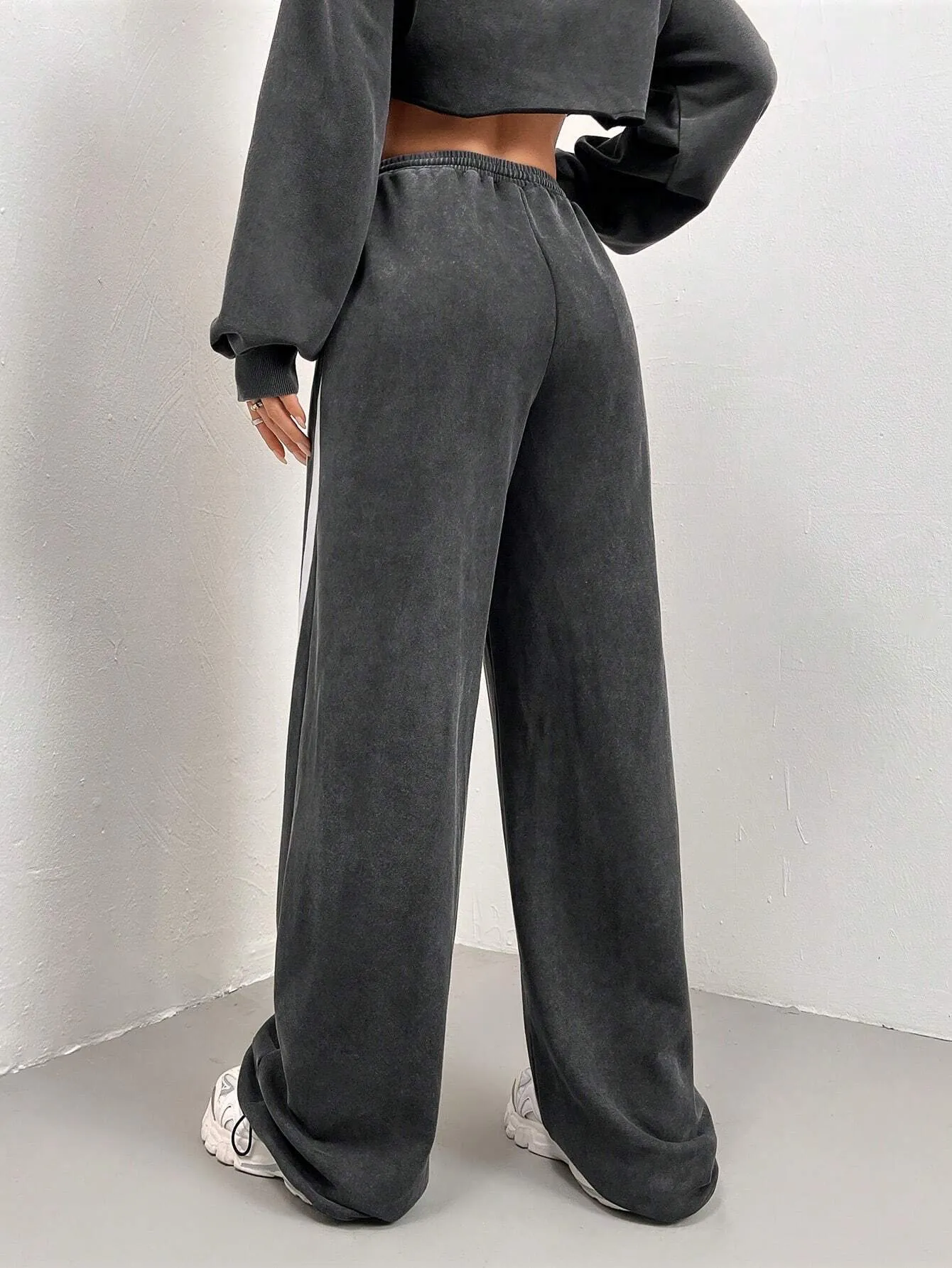 Contrast Tape Drawstring Sweatpants – Stylish & Comfortable