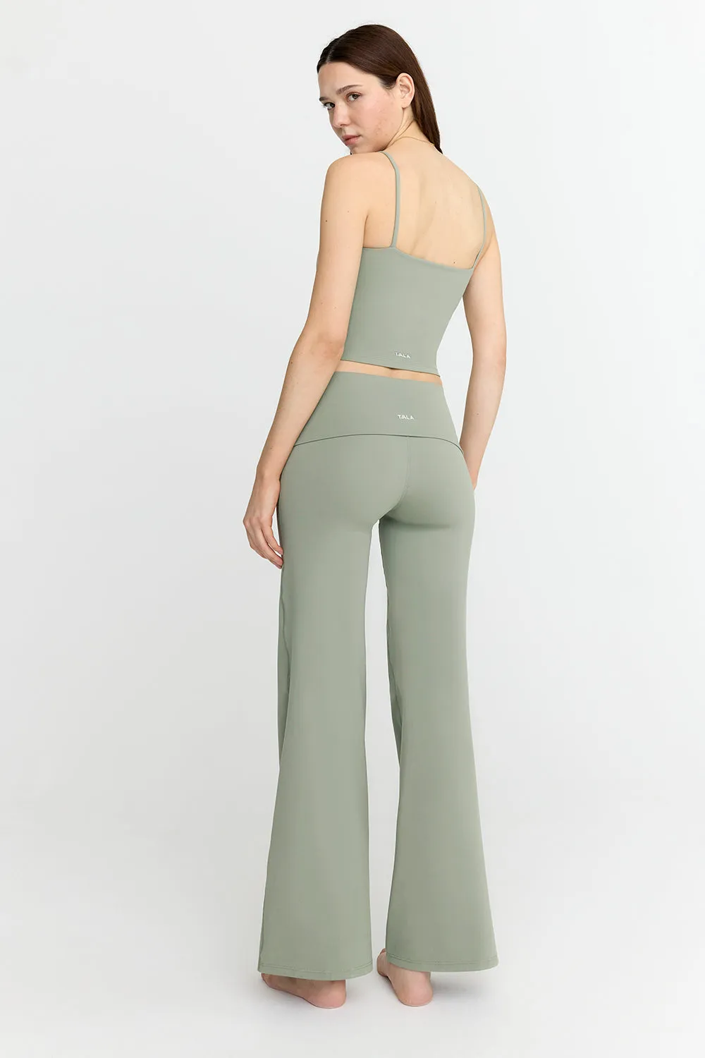 DAYFLEX BUILT-IN SUPPORT SPAGHETTI STRAP CAMI TANK - VINTAGE KHAKI