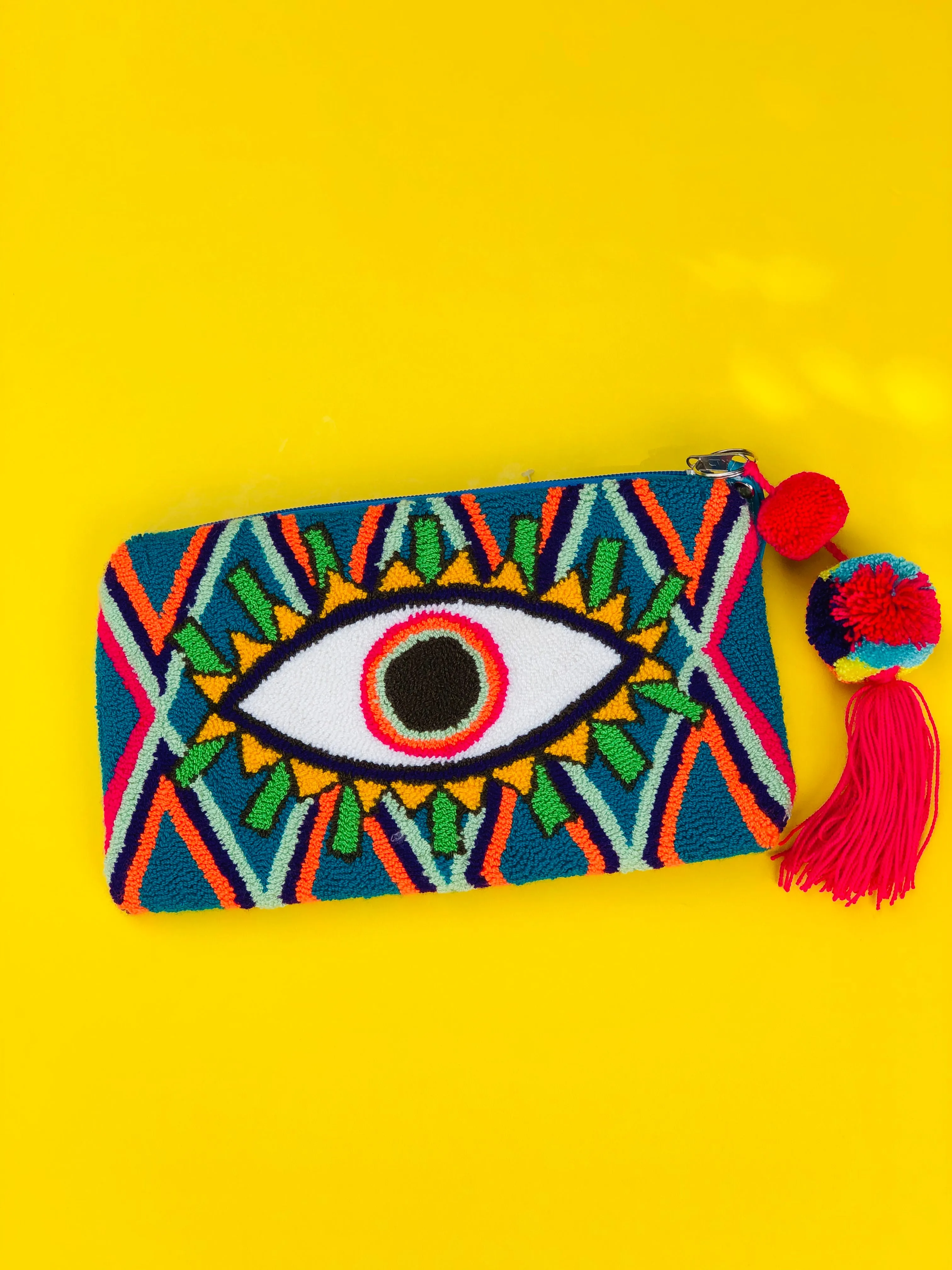 Fuzzy Wayuu Ojitos Wrislet Clutch