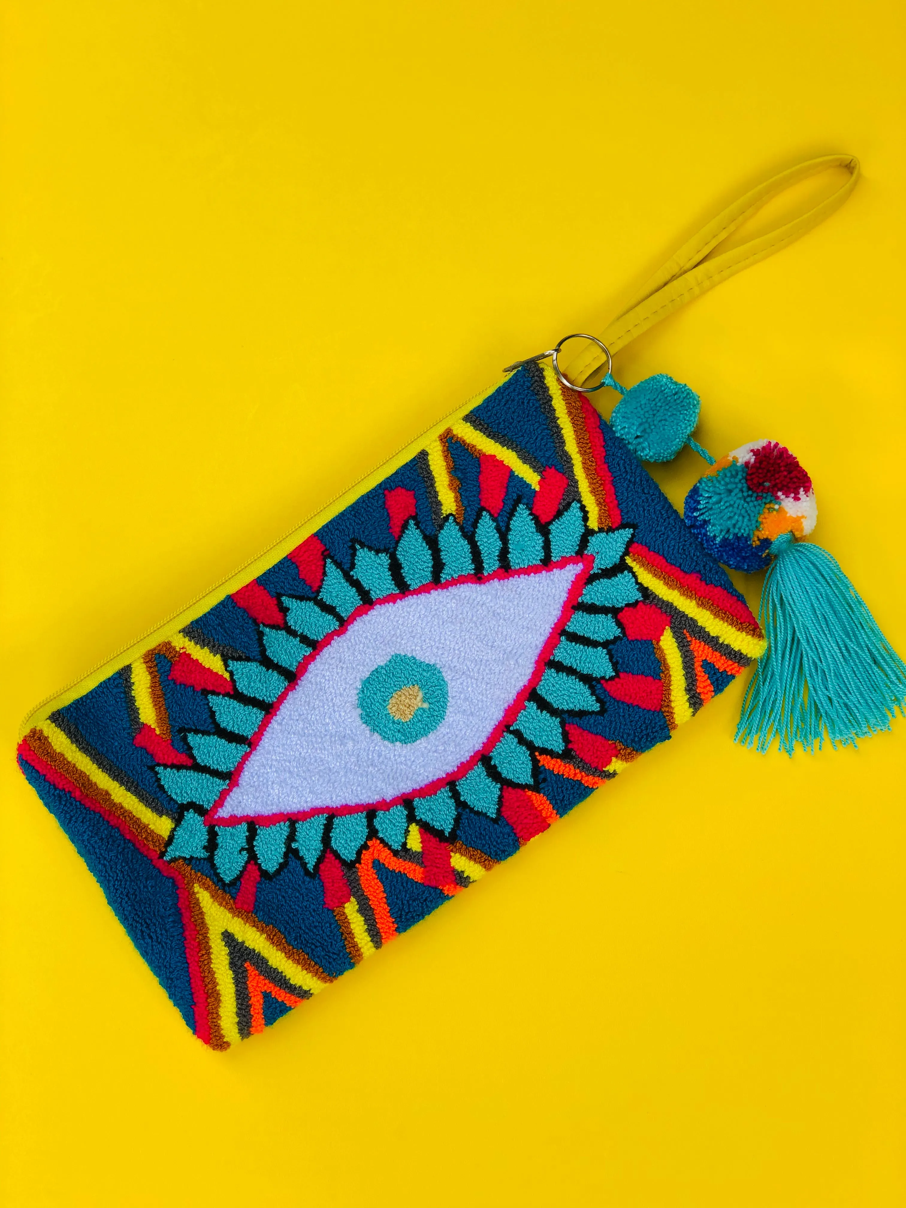 Fuzzy Wayuu Ojitos Wrislet Clutch