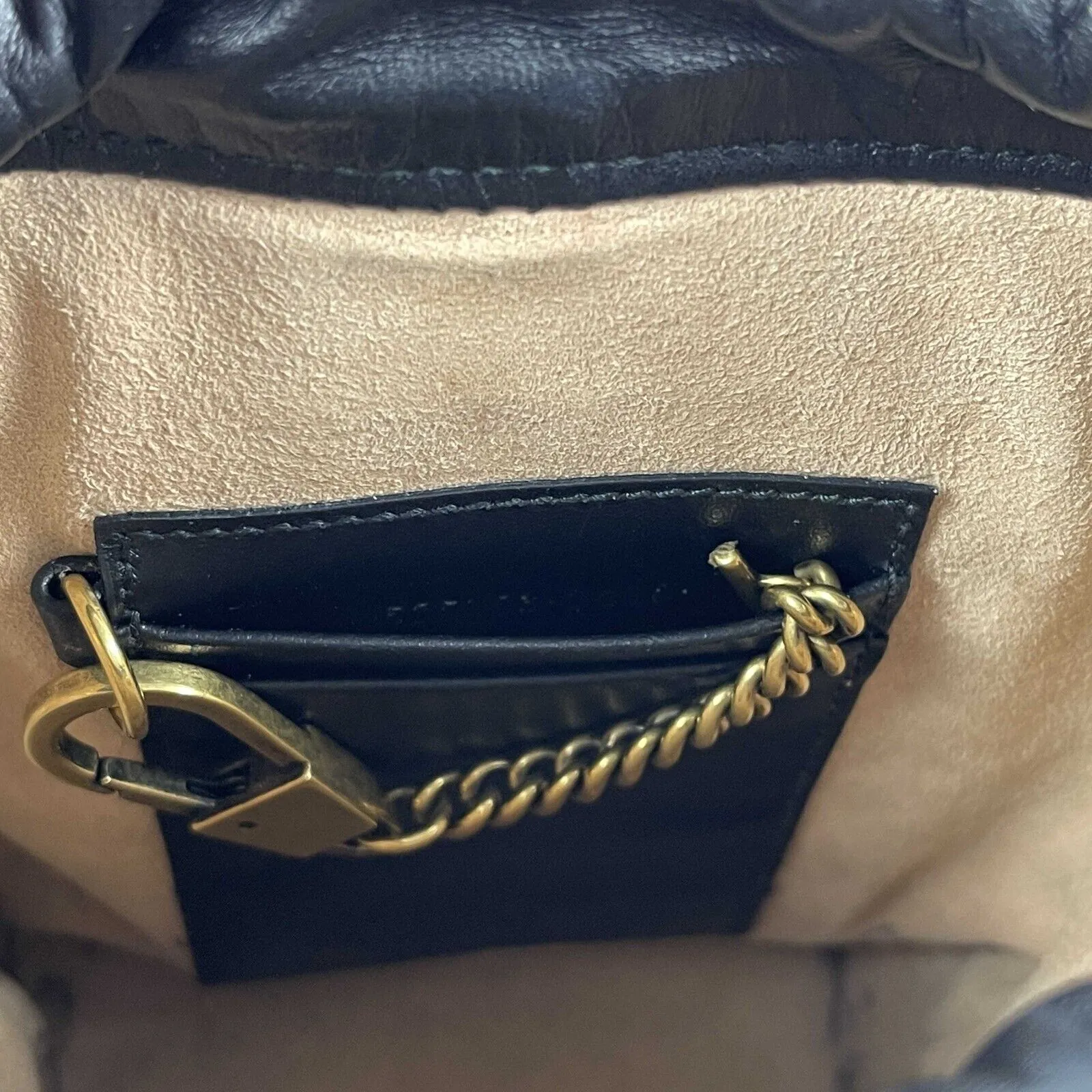 GUCCI - GG Marmont Chevron Leather Bucket Bag Mini Black / Gold Crossbody Bag