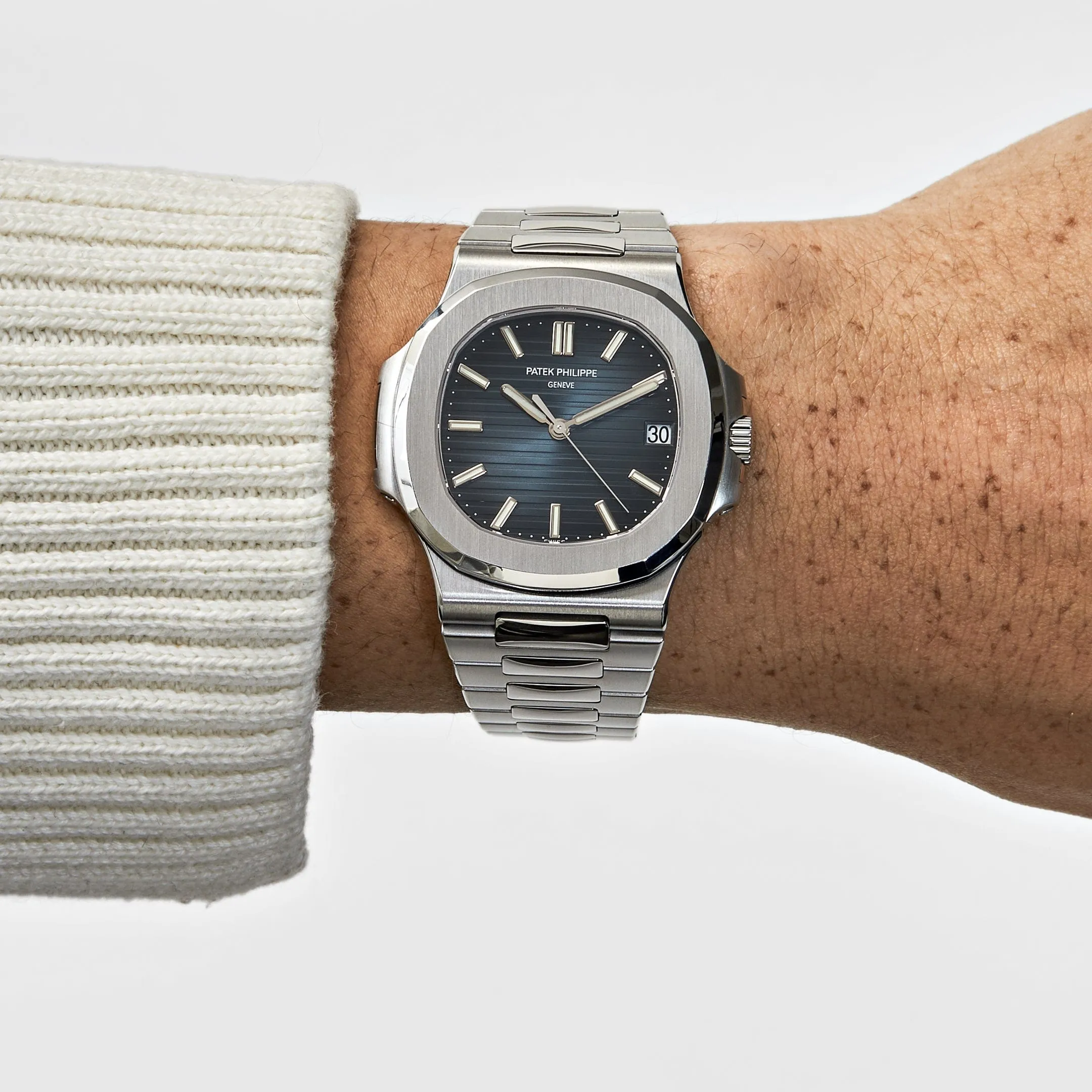 PP Luxury Watches Nautilus 5711/1A-010 Date Stainless Steel Blue Dial (2018)