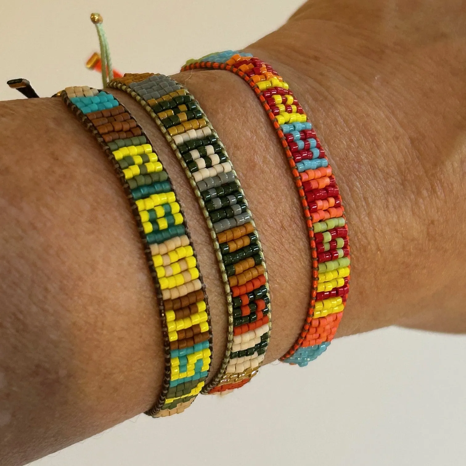 RESIST Bead Bracelet Pack of 12 units