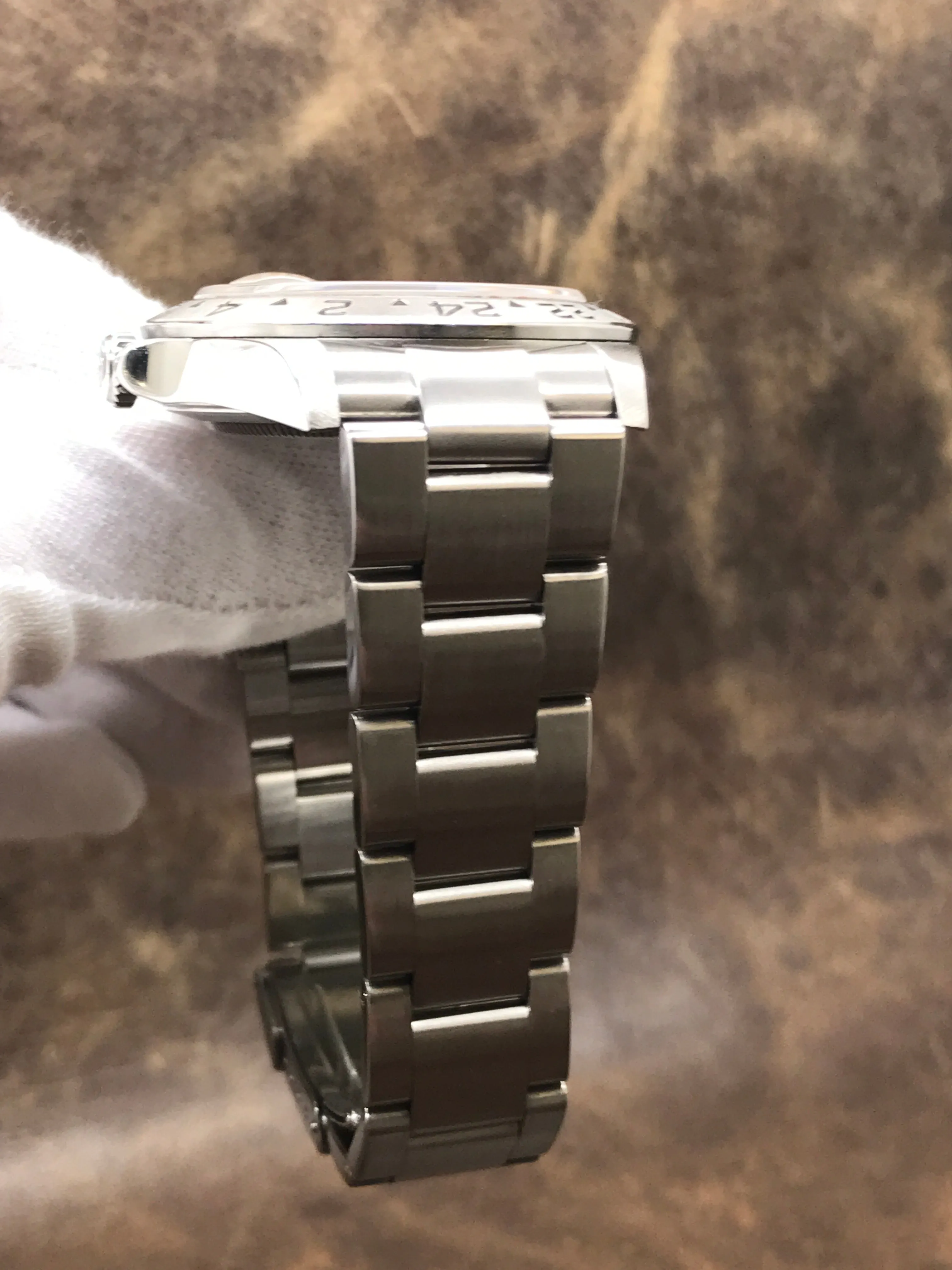 Rolex Explorer II Z serial SEL 16570 Black Dial Automatic Men's Watch