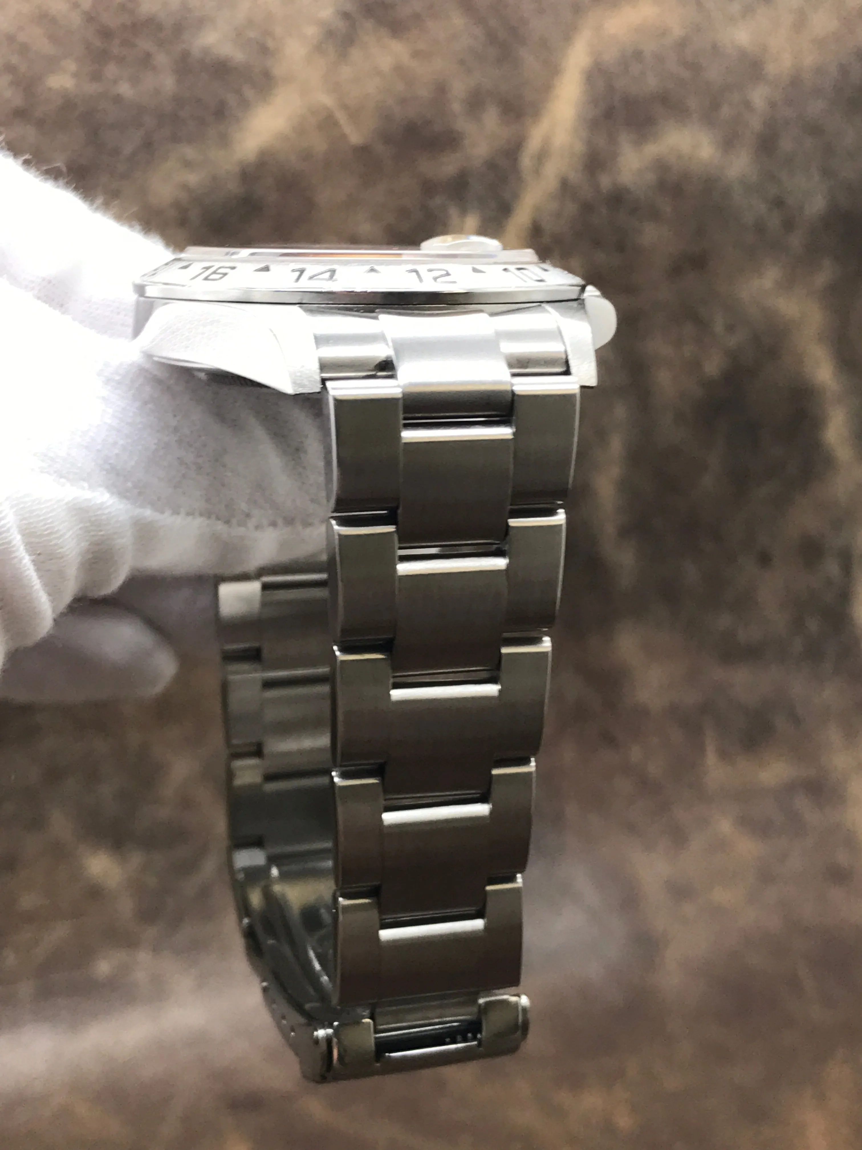 Rolex Explorer II Z serial SEL 16570 Black Dial Automatic Men's Watch