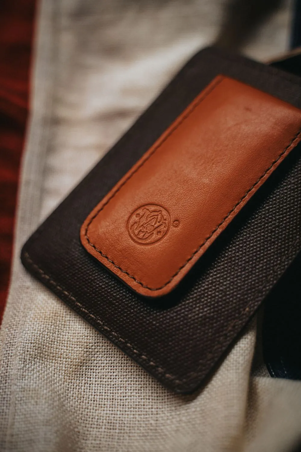Smith & Wesson Wax Canvas Men's Wallet with Money Clip