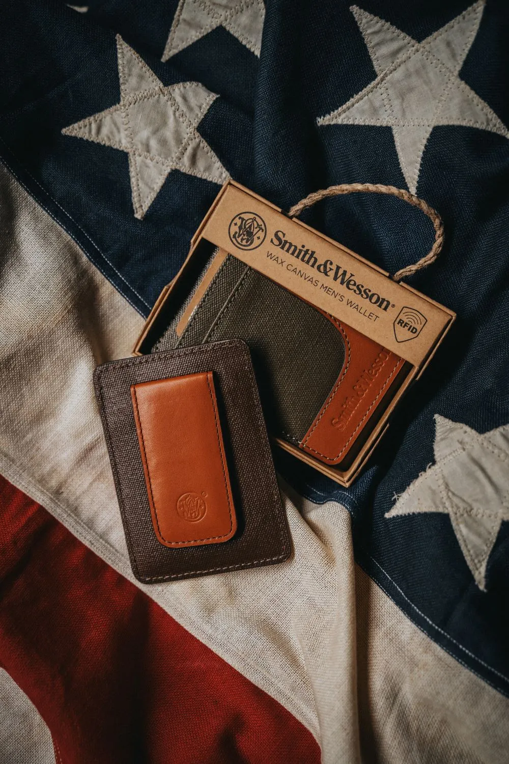 Smith & Wesson Wax Canvas Men's Wallet with Money Clip