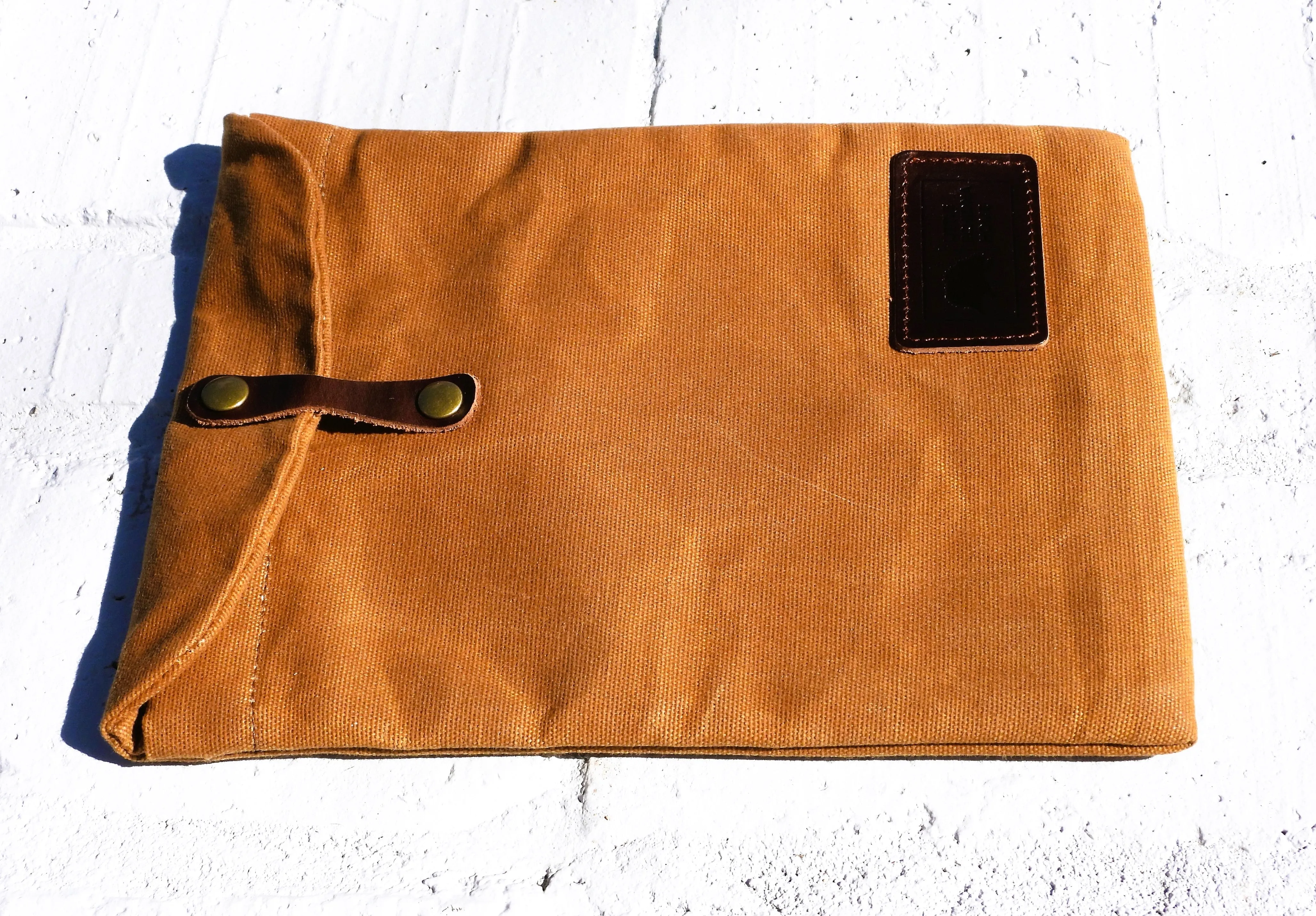 Waxed Canvas - Padded Sleeve (18cm W x 24cm L)